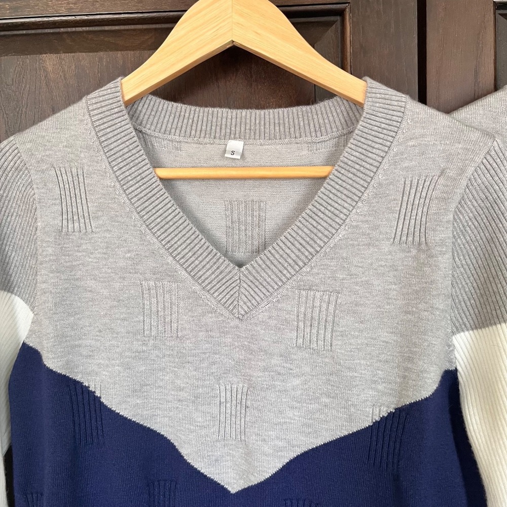 AMAZON VNeck Sweater Lot of 2 Womens S Gray Ivory Navy Rust Classic Work Staple - Picture 2 of 7